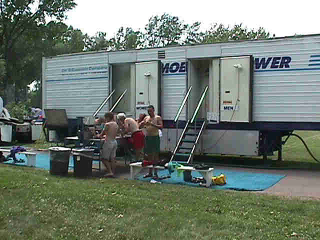 Shower_Truck.jpg (68769 bytes)